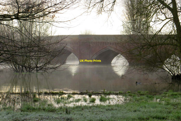 Photo 6"x4" Clifton Hampden Bridge over the swollen River Thames Clifton Hampden c2014