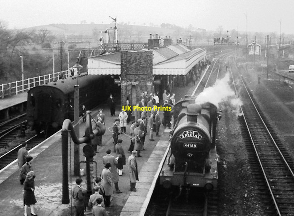 Photo 6"x4" Woodford Halse station Woodford Halse c1964