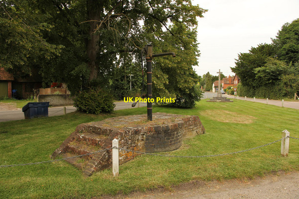 Photo 6"x4" Preston Candover village pump Preston Candover c2014