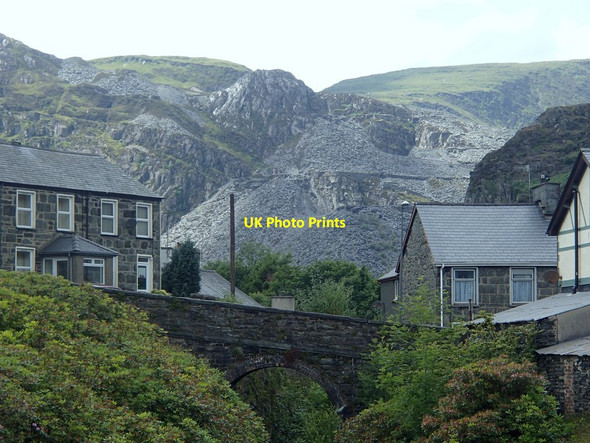 Photo 6"x4" Railway bridge, houses and hillside, Blaenau Ffestiniog Blaenau Ffestiniog c2014