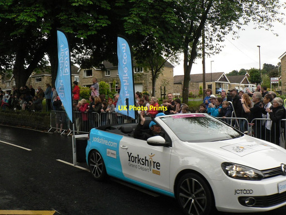 Photo 6"x4" Tour de France Caravan 1, Pool in Wharfedale Pool\/SE2445 c2014