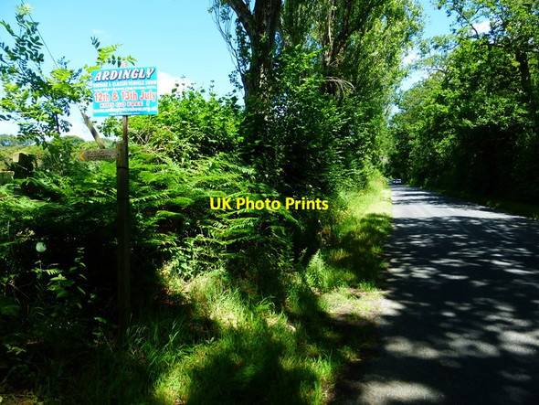 Photo 6"x4" Footpath junction on Cuckfield Road opposite Brewhouse Pond Ansty\/TQ2923 c2014
