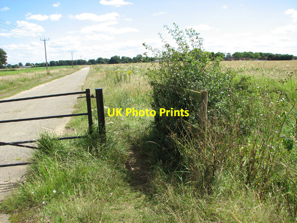 Photo 6"x4" Footpath to Bexwell Road Downham Market c2014