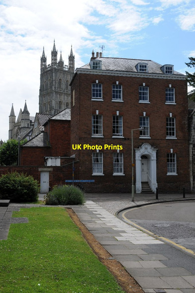 Photo 6"x4" Monument House and Gloucester Cathedral Gloucester c2014