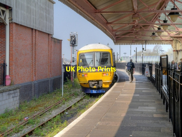 Photo 6"x4" Diesel Train at Windsor and Eton Central Railway Station Windsor\/SU9676 c2015