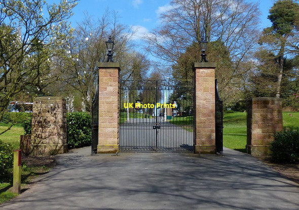 Photo 6"x4" War Memorial Park gates Coventry c2015