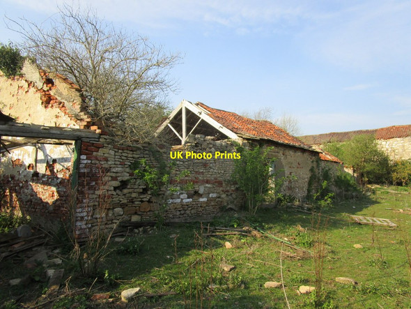 Photo 6"x4" Derelict farm buildings at Almholme (2) Almholme c2015