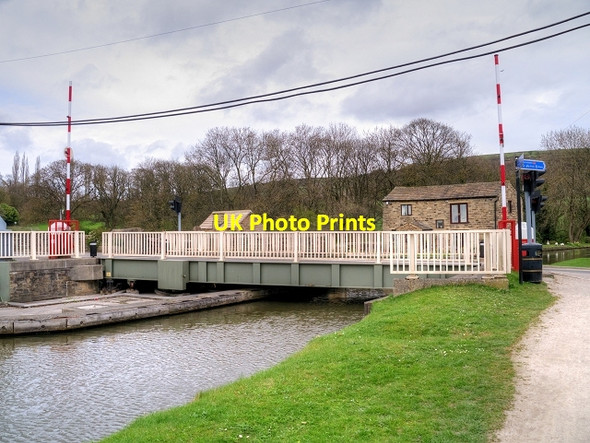 Photo 6"x4" Leeds and Liverpool Canal, Bridge#198A Bingley\/SE1139 c2015