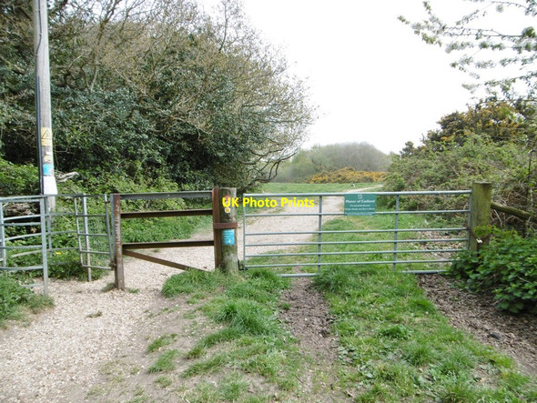 Photo 6"x4" Blackfield, gates Blackfield c2015
