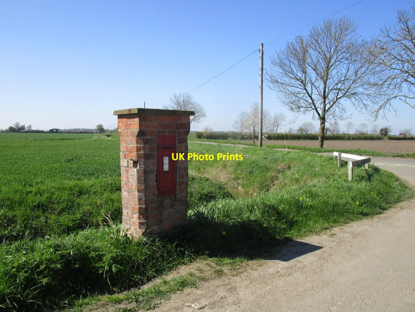 Photo 6"x4" Victorian Postbox Moorhouses\/TF2756 c2015