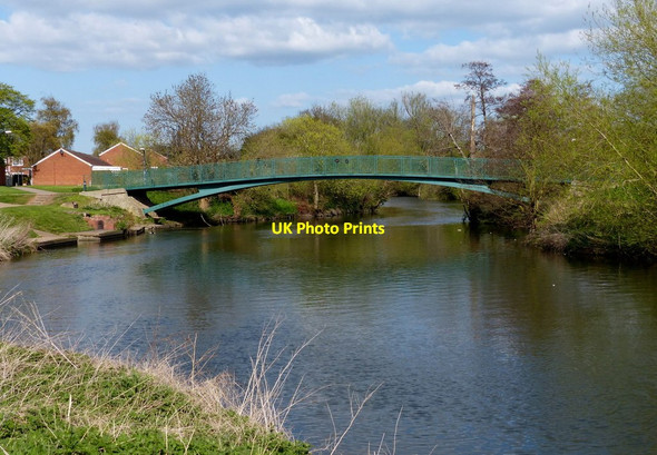 Photo 6"x4" Footbridge across the River Avon Warwick c2015