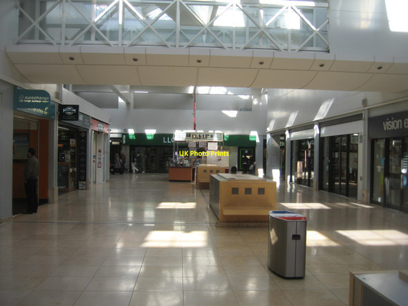 Photo 6"x4" Inside Festival Place Basingstoke c2015