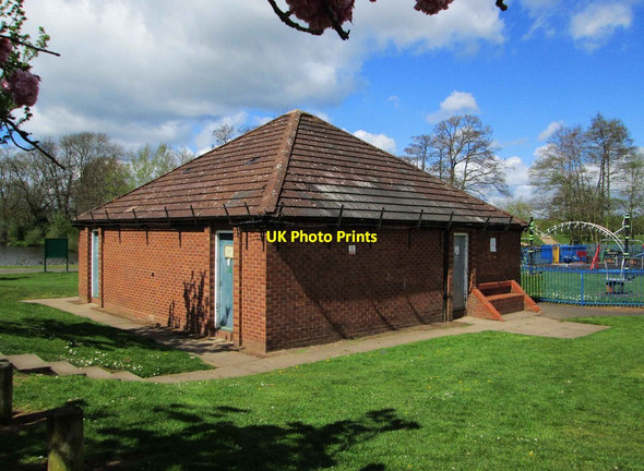 Photo 6"x4" Changing rooms, Springfield Park, Kidderminster Kidderminster c2015