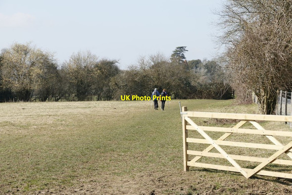 Photo 6"x4" Walkers on the Itchen Way Couch Green c2015