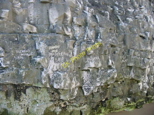 Photo 6"x4" Graffiti in the chalk Kingsgate\/TR3970 c2008