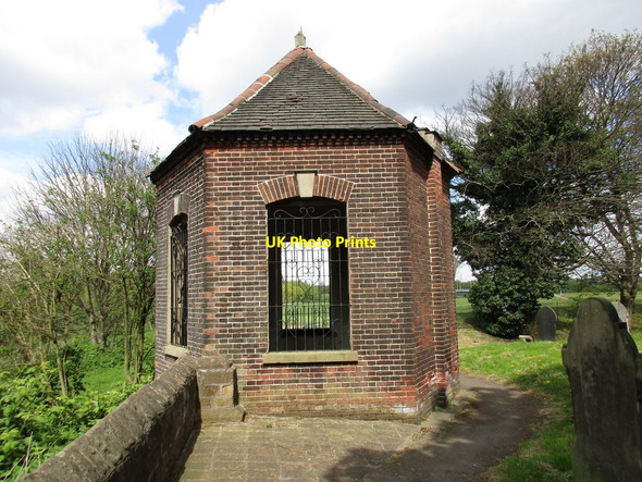 Photo 6"x4" Gazebo in St. Wilfrid's churchyard West Bridgford c2015