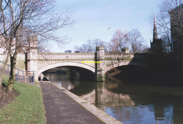 Photo 6"x4" Newarke Bridge crosses the Grand Union Canal Leicester c1995