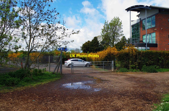 Photo 6"x4" Footpath and road near Perdiswell Park Golf Course, Perdiswell, Worcester Worcester c2015