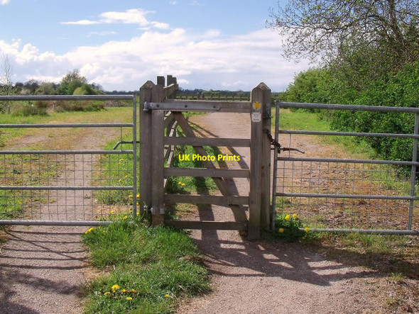Photo 6"x4" Gate at the start of a footpath to Shardlow Great Wilne c2015