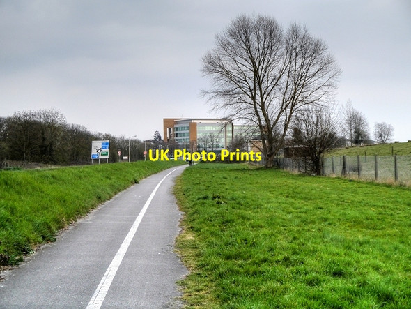 Photo 6"x4" Langley, Path at the side of Major's Farm Road Slough\/SU9979 c2015