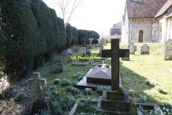 Photo 6"x4" Churchyard by the Hedge Avington\/SU5332 c2015
