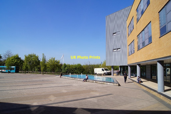 Photo 6"x4" Relaxing outside the Rik Medlik Building Guildford c2014