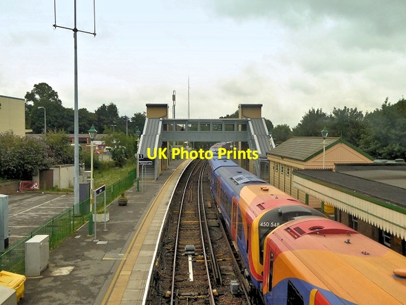 Photo 6"x4" Alton Railway Station, Platforms 1 and 2 and Passenger Footbridge Alton\/SU7139 c2014