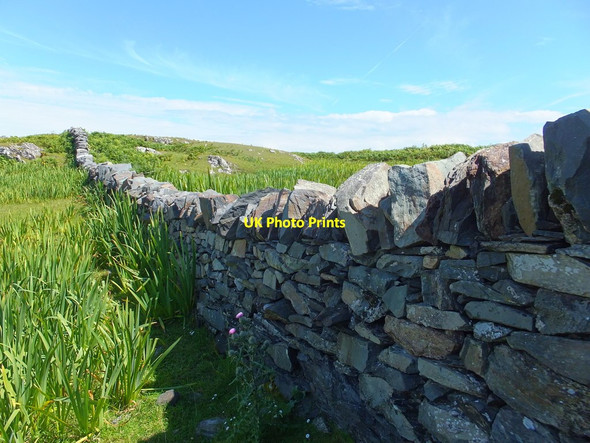 Photo 6"x4" Dry-stone dyke, Oronsay Lochan an Laoigh Bhain c2014