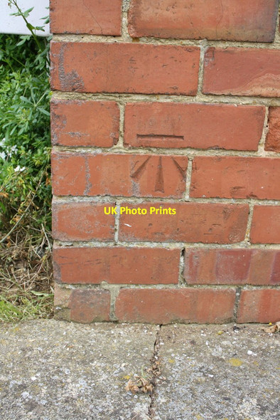 Photo 6"x4" Benchmark on #107 Springfield Avenue Banbury\/SP4540 c2014