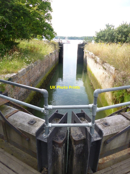 Photo 6"x4" Salterns Lock Birdham c2014