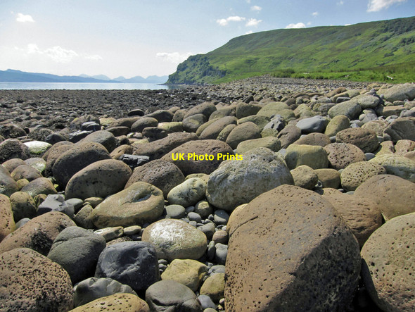 Photo 6"x4" Big pebbles at Holm Holm Island c2014