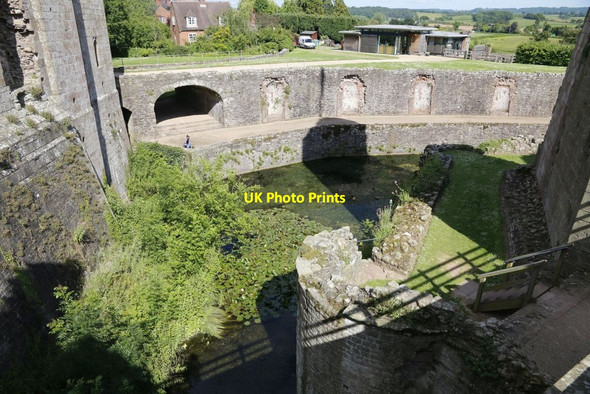 Photo 6"x4" One side of the Moat Raglan c2014