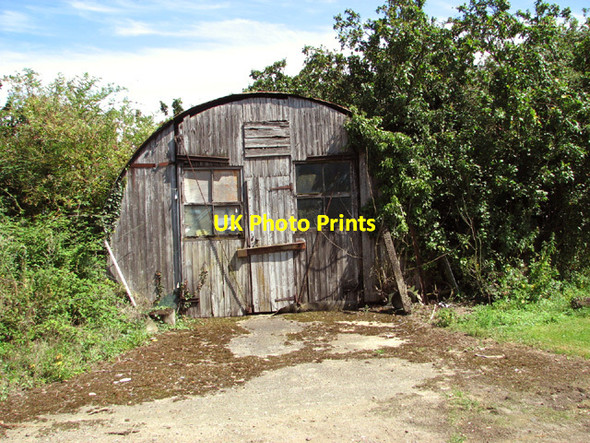 Photo 6"x4" Old Nissen hut beside the road Bush Green\/TM0298 c2014