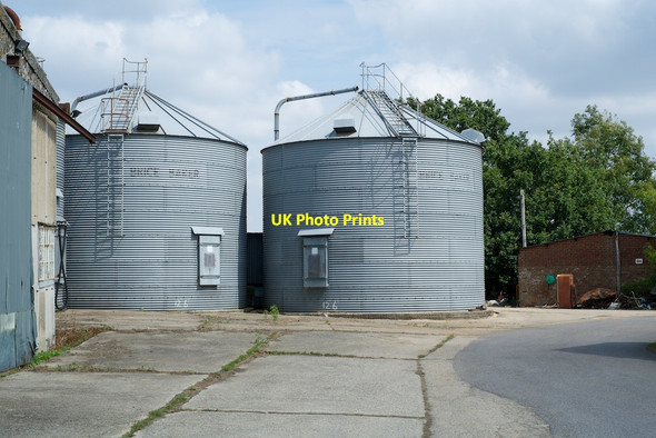 Photo 6"x4" Silos at Chickenden Farm, Chickenden Lane, Staplehurst Sinkhurst Green c2014