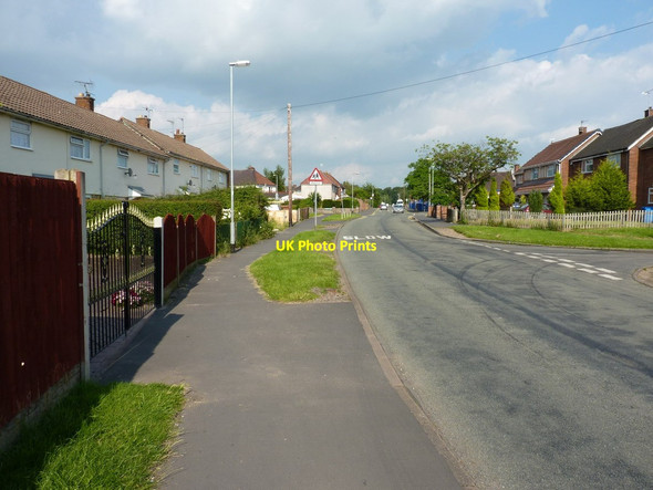 Photo 6"x4" Brookhouse Lane becomes The Avenue Featherstone\/SJ9405 c2014