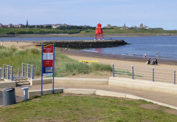 Photo 6"x4" Groyne Lighthouse Tynemouth c2014