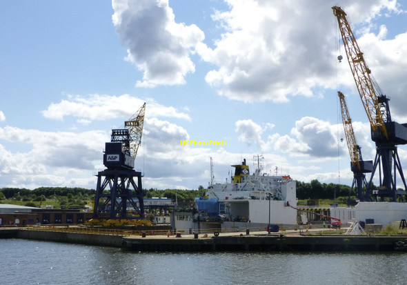 Photo 6"x4" A & P Tyne yard Hebburn c2014