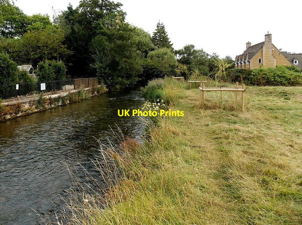 Photo 6"x4" River Windrush near the Gustav Holst Way in Bourton-on-the-Water Bourton-on-the-Water c2014