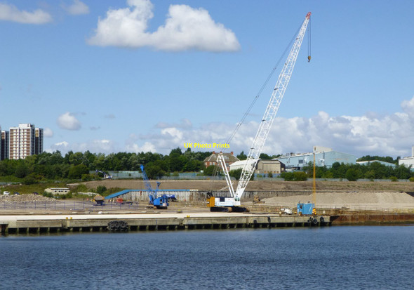 Photo 6"x4" Cranes on the river bank Wallsend c2014