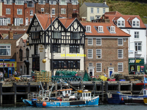 Photo 6"x4" The Golden Ball, Scarborough Harbour, Yorkshire Scarborough\/TA0388 c2014