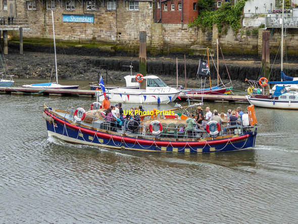 Photo 6"x4" Pleasure Boat on River Esk, Whitby Whitby\/NZ8910 c2014
