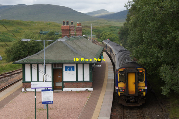 Photo 6"x4" Train leaving Rannoch Station Rannoch Sta c2014