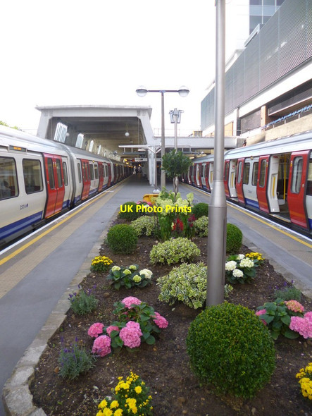 Photo 6"x4" Uxbridge Underground Station Uxbridge c2014