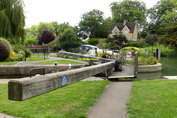 Photo 6"x4" A footpath crossing Buscot Lock Lechlade on Thames c2014