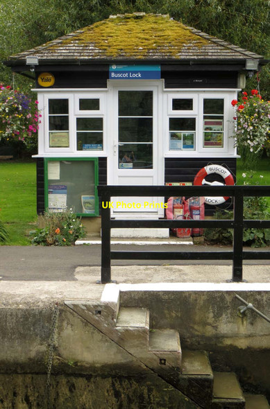 Photo 6"x4" The lock keeper's cabin at Buscot Lechlade on Thames c2014