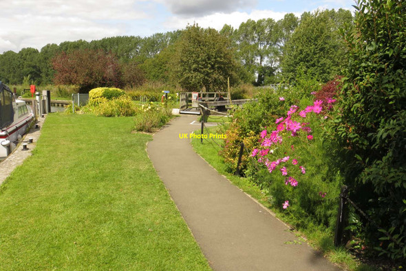Photo 6"x4" The footpath to Buscot Lock Lechlade on Thames c2014