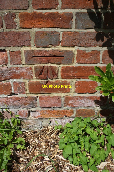 Photo 6"x4" Benchmark on Magpie & Parrot pub Schoolgreen c2014