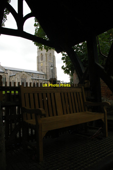 Photo 6"x4" St Michael and All Angels, Aylsham: lychgate and commemorative bench Aylsham c2014