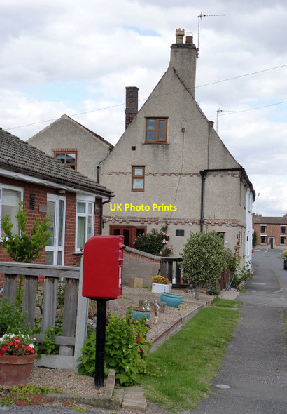 Photo 6"x4" Dunham on Trent postbox, ref NG22 163 Dunham on Trent c2014
