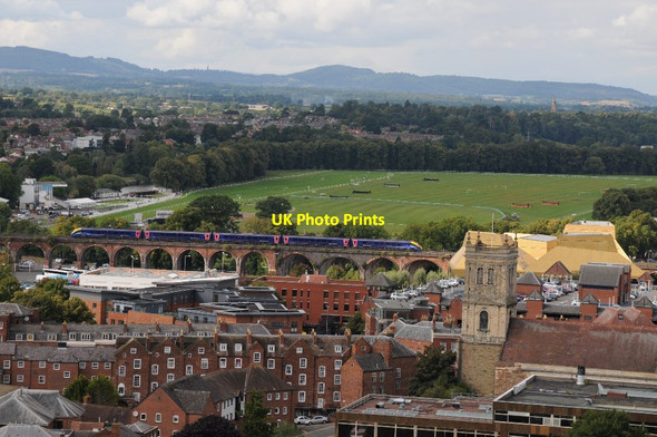 Photo 6"x4" A train crossing the viaduct in Worcester Worcester c2014